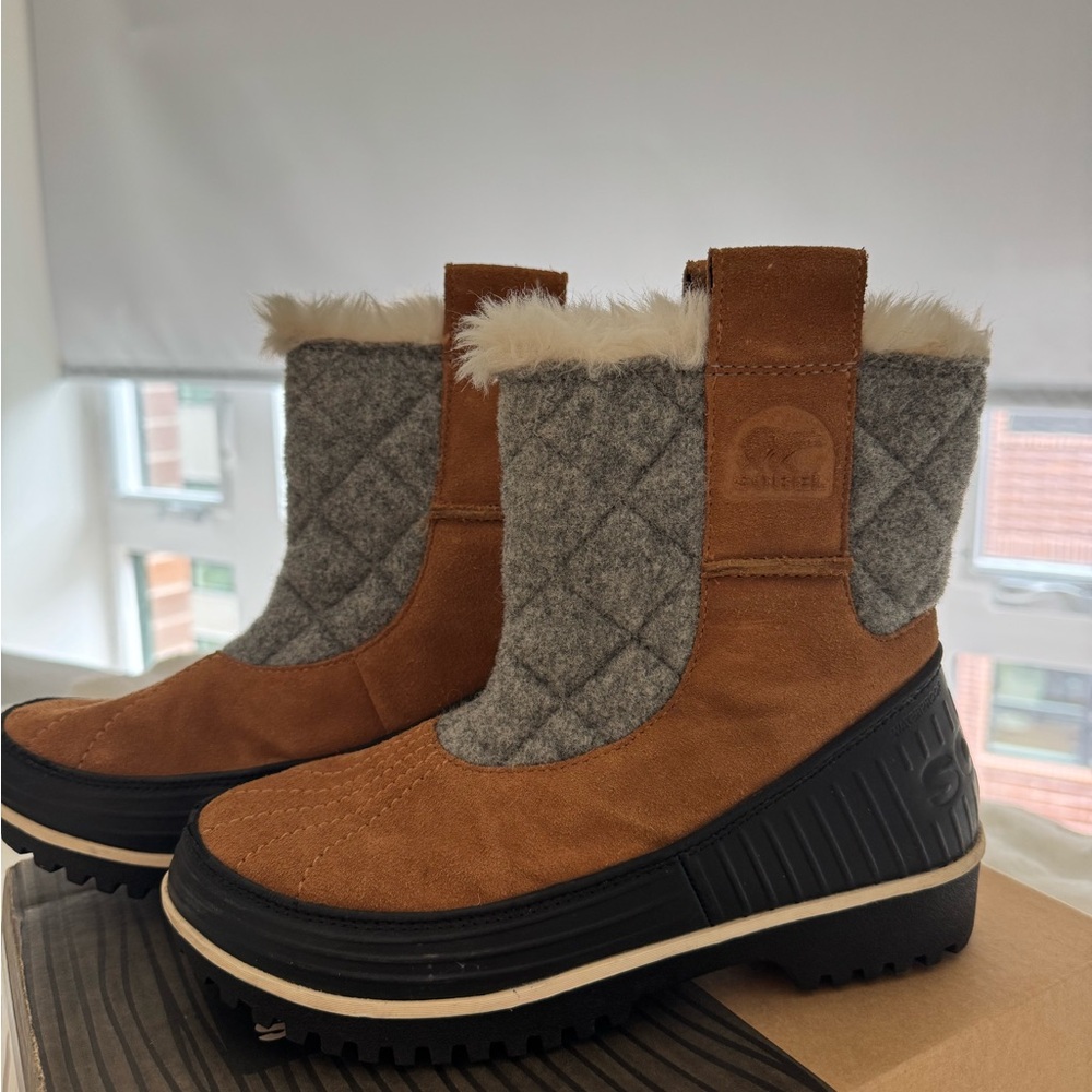 Sorel Women's Brown and Gray Quilted Winter Boots Size 6